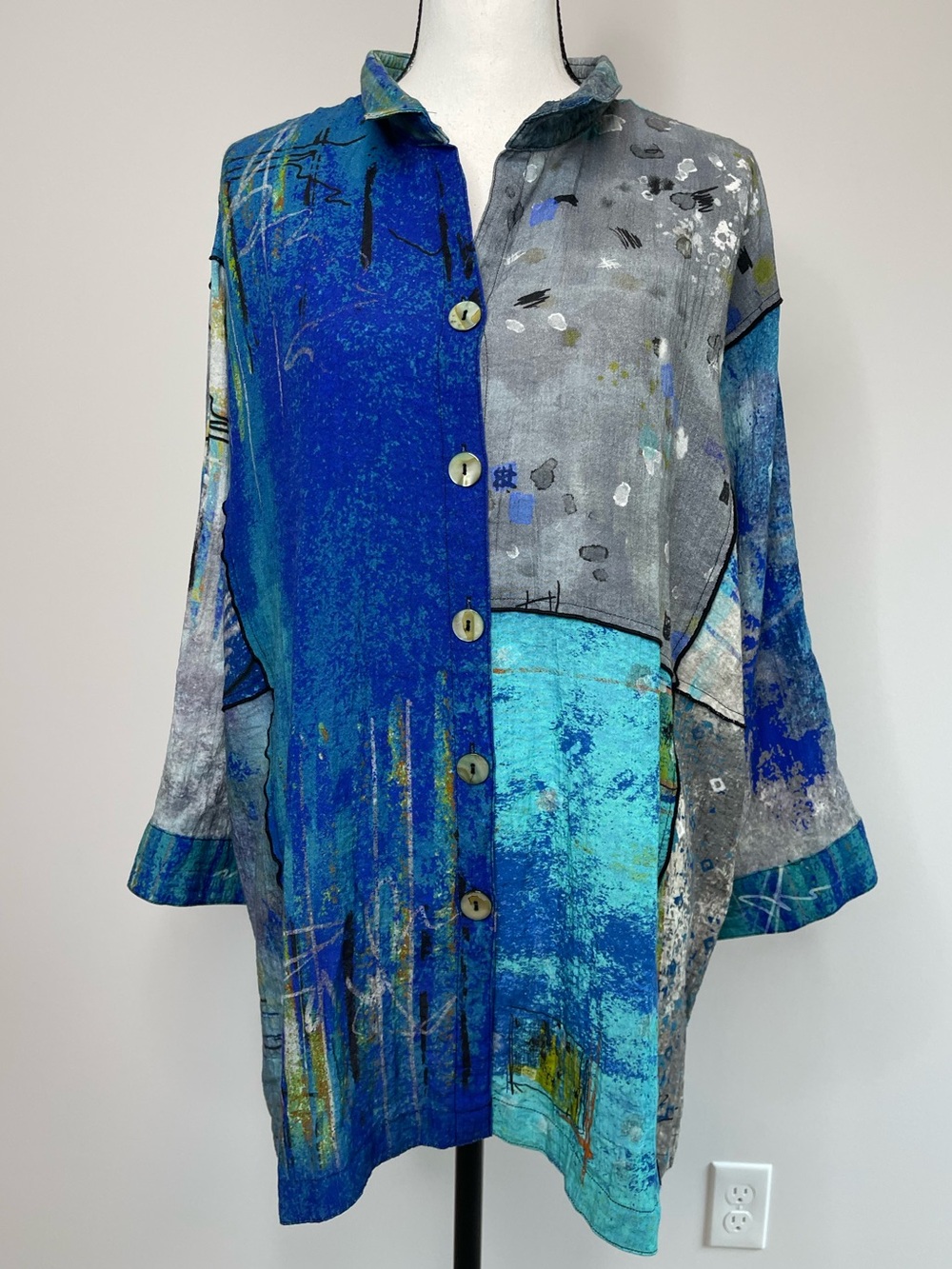 John Mark Abstract Patch Print Wire Collar Button Front Size M
office modest art